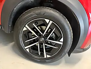 Used 2025 Nissan Juke N-Connecta Red - Interior and Exterior details 5