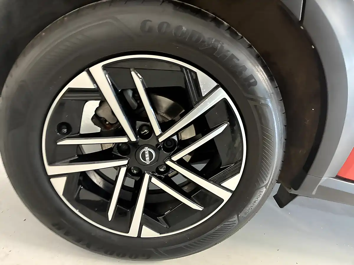 Used 2025 Nissan Juke N-Connecta Red - Interior and Exterior details 6