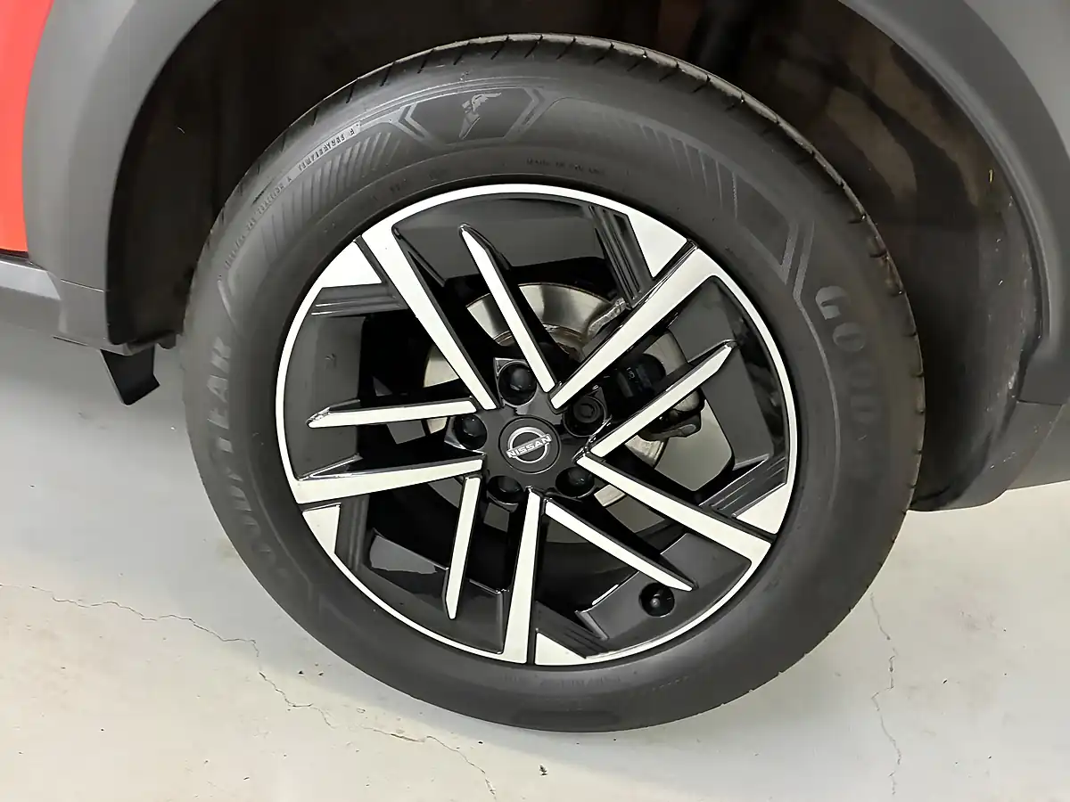 Used 2025 Nissan Juke N-Connecta Red - Interior and Exterior details 7