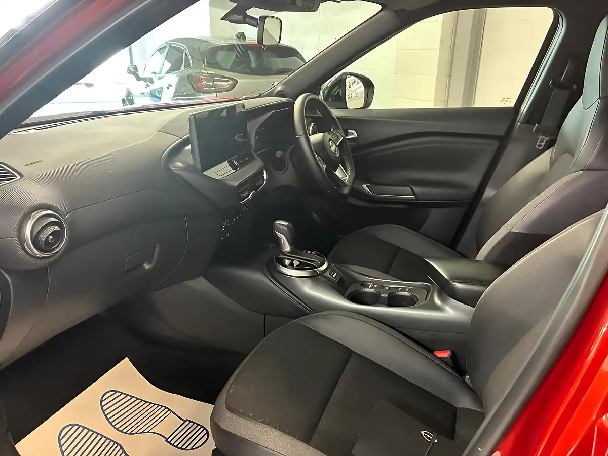 Used 2025 Nissan Juke N-Connecta Red - Interior and Exterior details 9