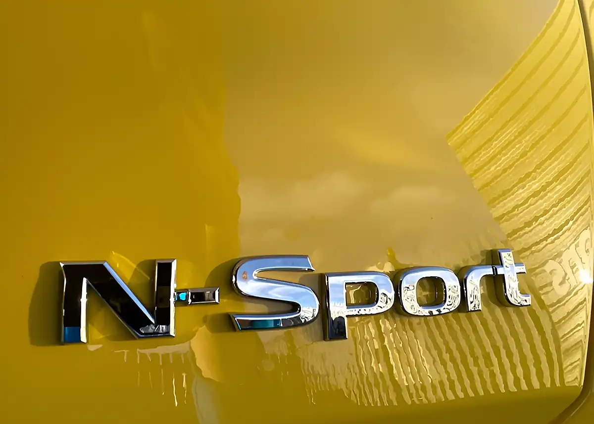 Used 2025 Nissan Juke N-Sport Yellow - Interior and Exterior details 17
