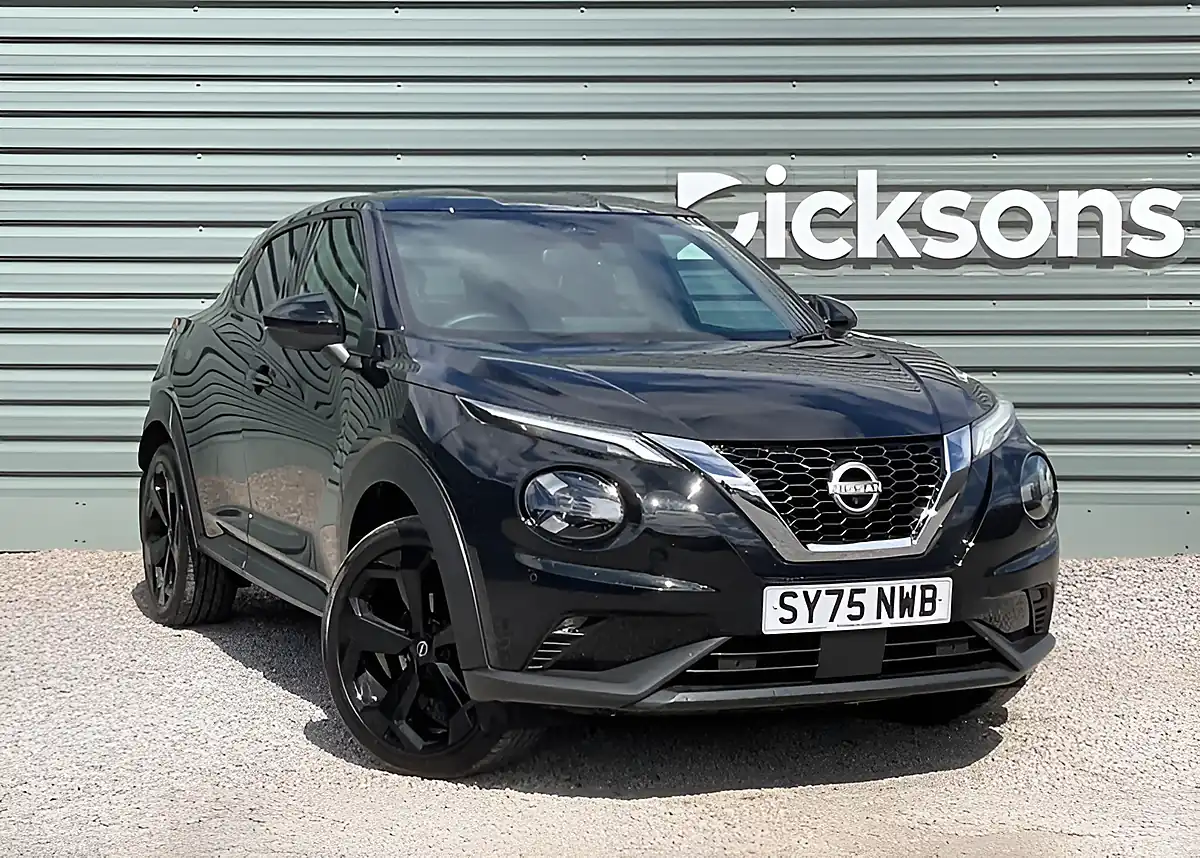 Used 2025 Nissan Juke Tekna Black - Front View