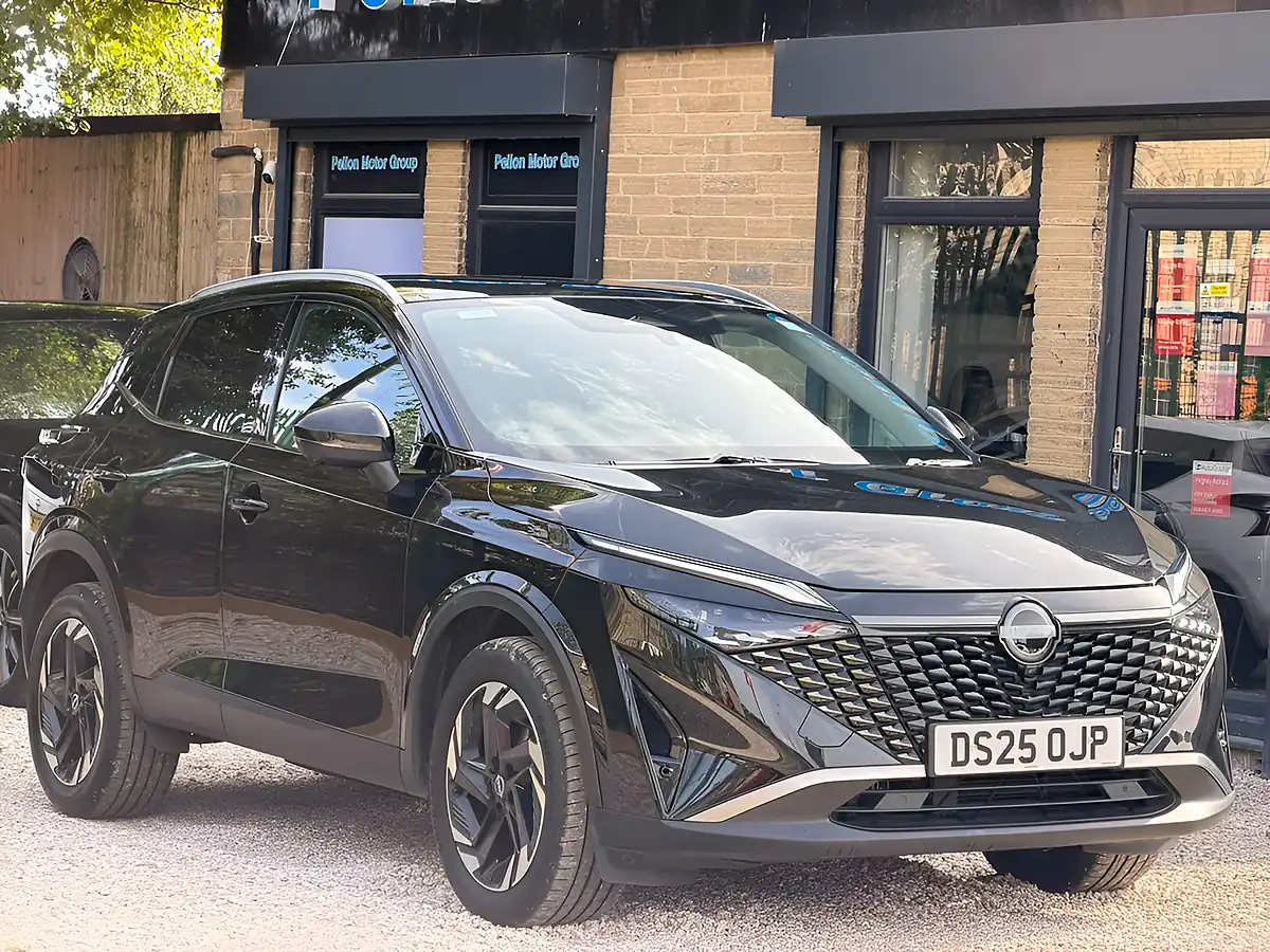 Used 2025 Nissan Qashqai N-Connecta Black - Interior and Exterior details 10