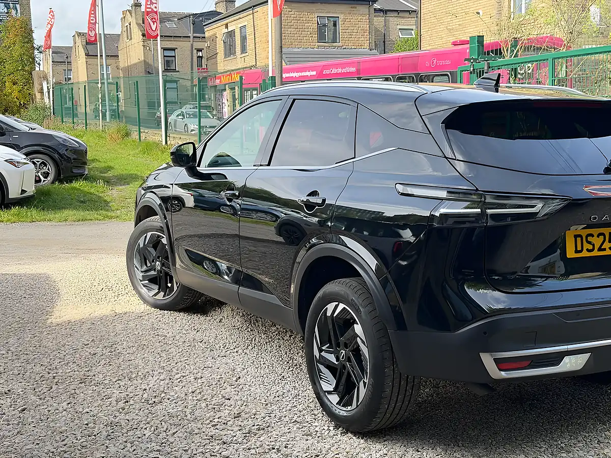Used 2025 Nissan Qashqai N-Connecta Black - Interior and Exterior details 11