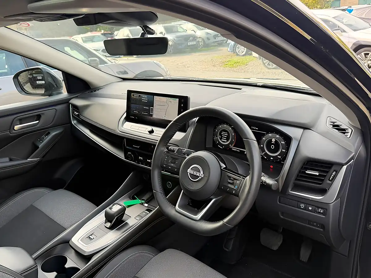 Used 2025 Nissan Qashqai N-Connecta Black - Interior and Exterior details 13