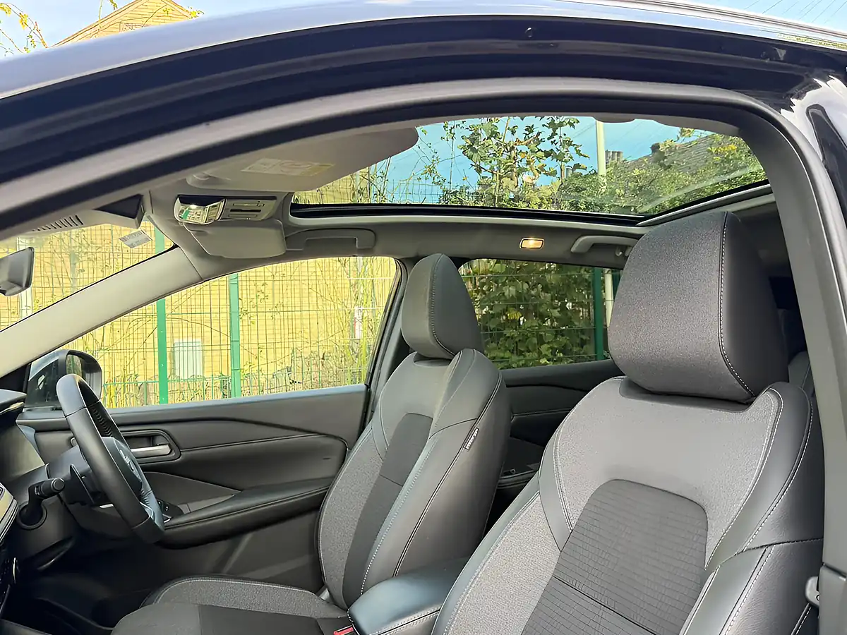 Used 2025 Nissan Qashqai N-Connecta Black - Interior and Exterior details 14