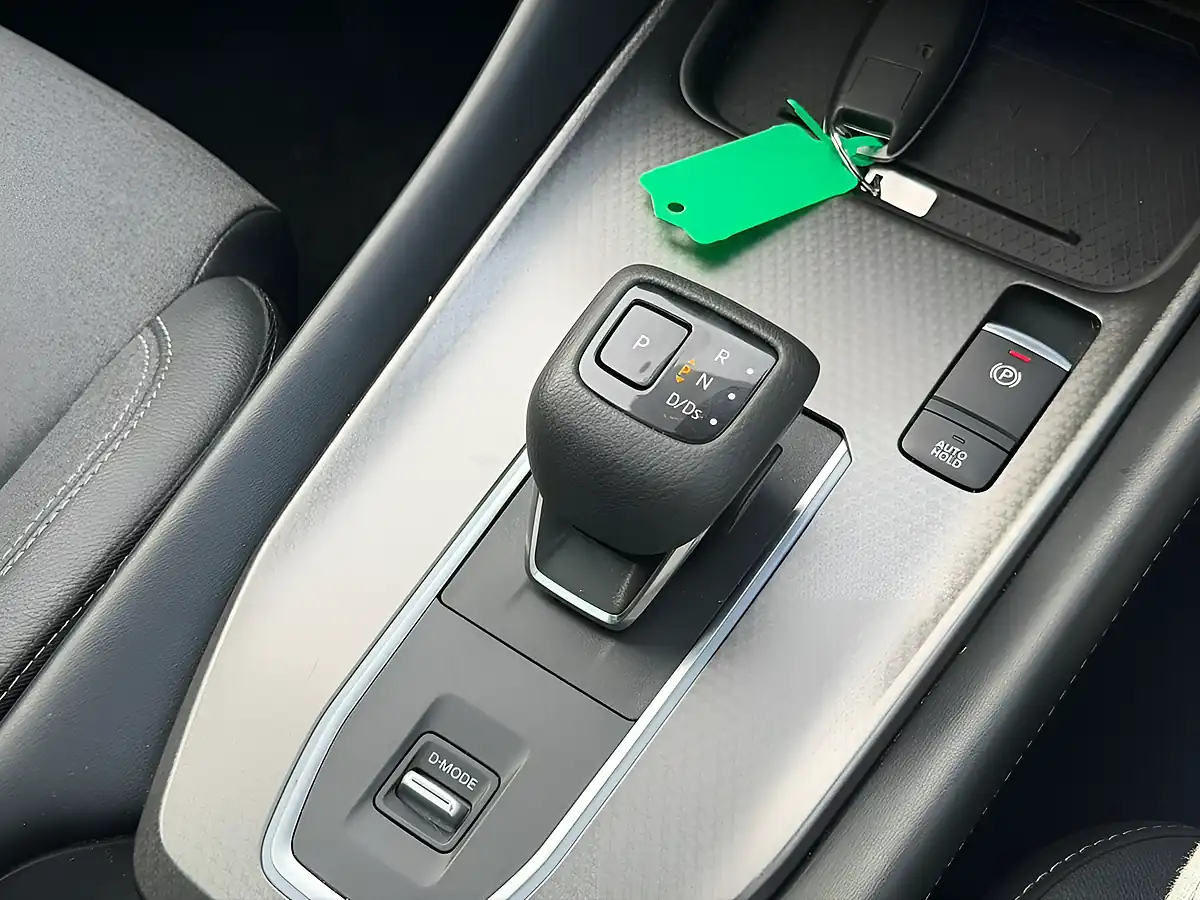 Used 2025 Nissan Qashqai N-Connecta Black - Interior and Exterior details 16