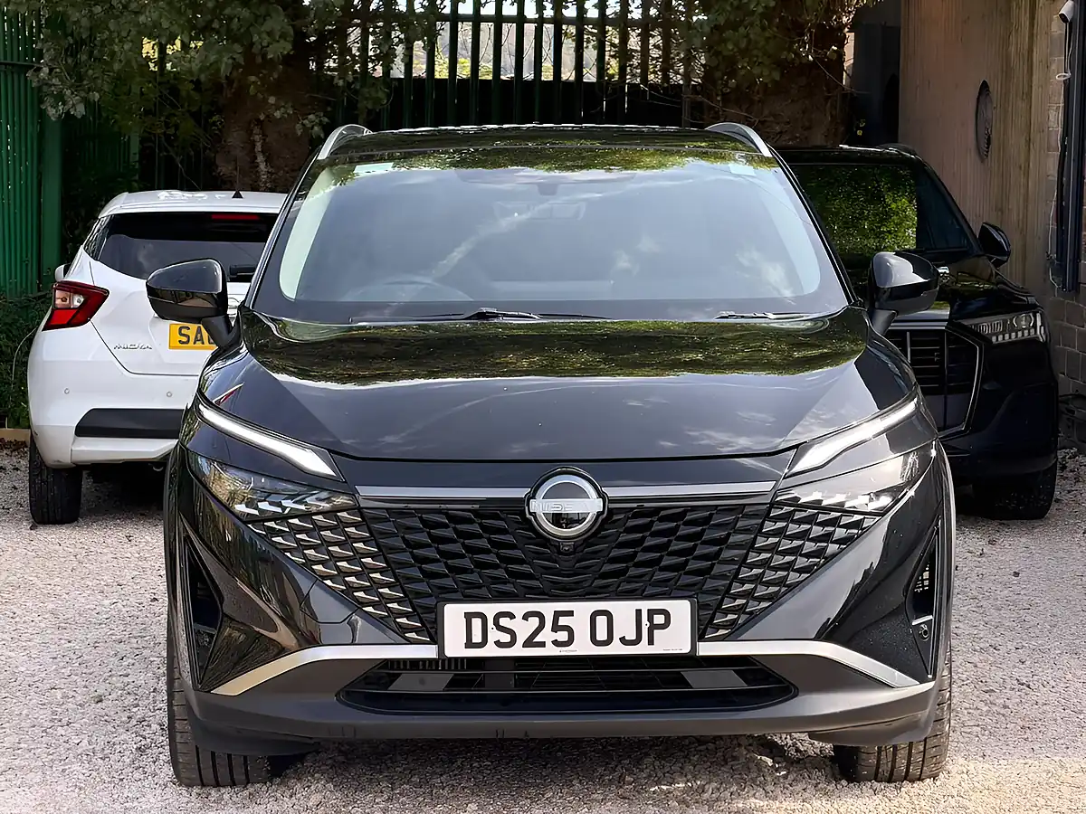 Used 2025 Nissan Qashqai N-Connecta Black - Interior and Exterior details 3