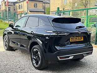 Used 2025 Nissan Qashqai N-Connecta Black - Interior and Exterior details 8