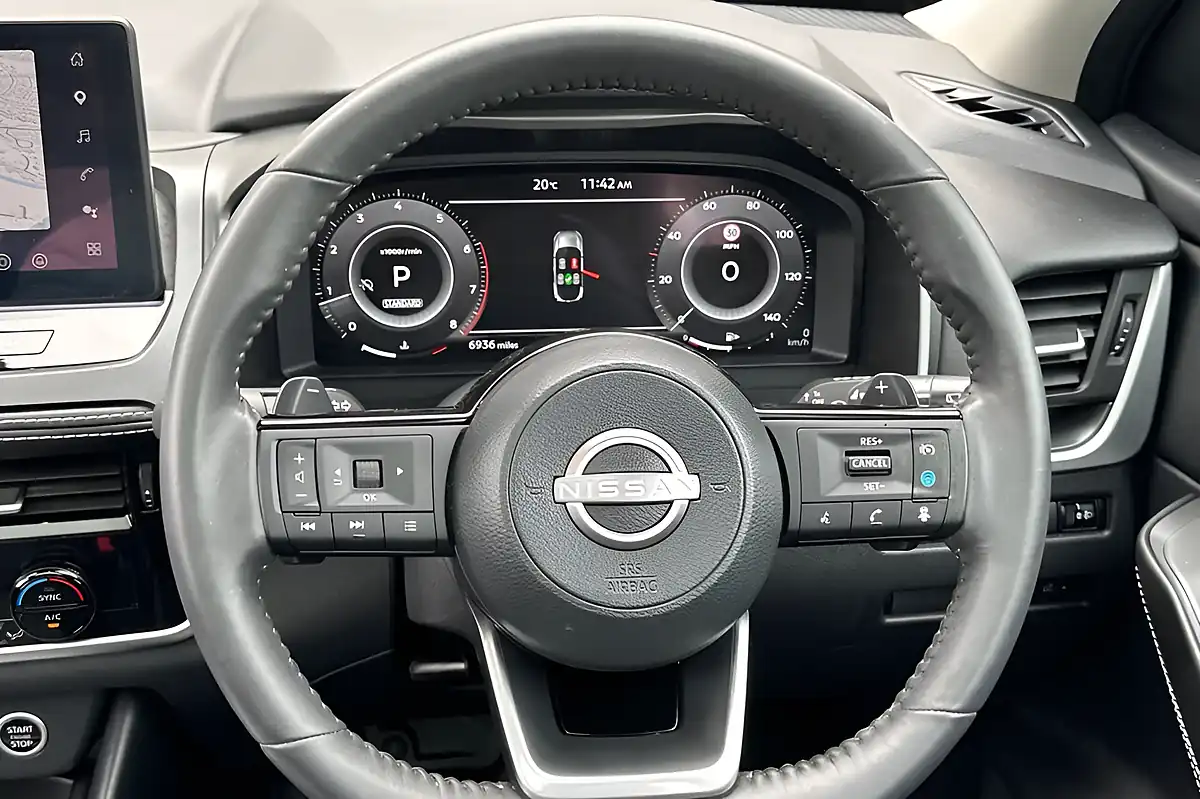 Used 2025 Nissan Qashqai N-Connecta Pearl White - Interior and Exterior details 10