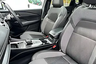 Used 2025 Nissan Qashqai N-Connecta Pearl White - Interior and Exterior details 11