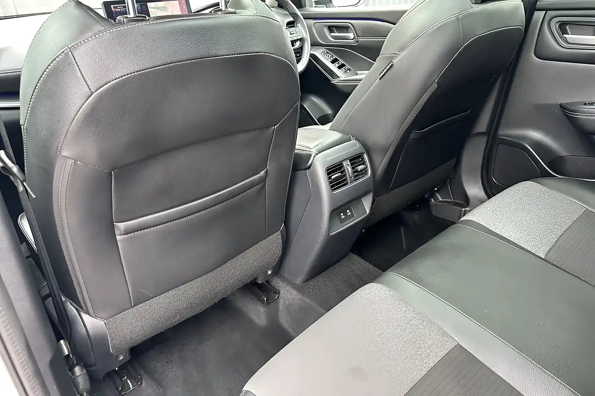 Used 2025 Nissan Qashqai N-Connecta Pearl White - Interior and Exterior details 15