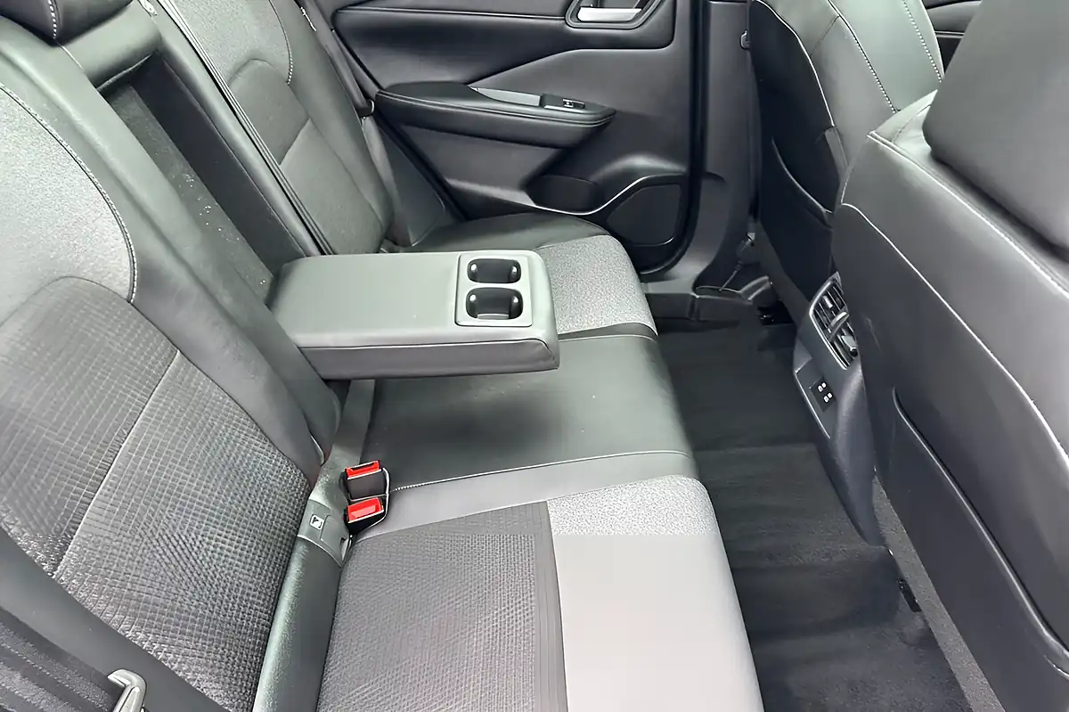 Used 2025 Nissan Qashqai N-Connecta Pearl White - Interior and Exterior details 17