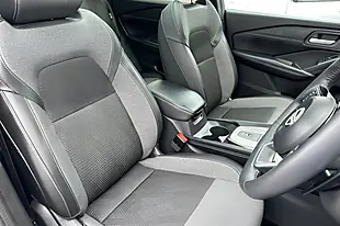 Used 2025 Nissan Qashqai N-Connecta Pearl White - Interior and Exterior details 18