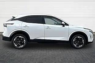 Used 2025 Nissan Qashqai N-Connecta Pearl White - Interior and Exterior details 2