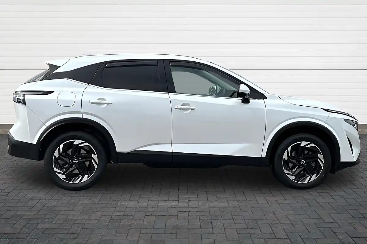 Used 2025 Nissan Qashqai N-Connecta Pearl White - Interior and Exterior details 2
