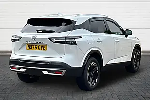 Used 2025 Nissan Qashqai N-Connecta Pearl White - Interior and Exterior details 3