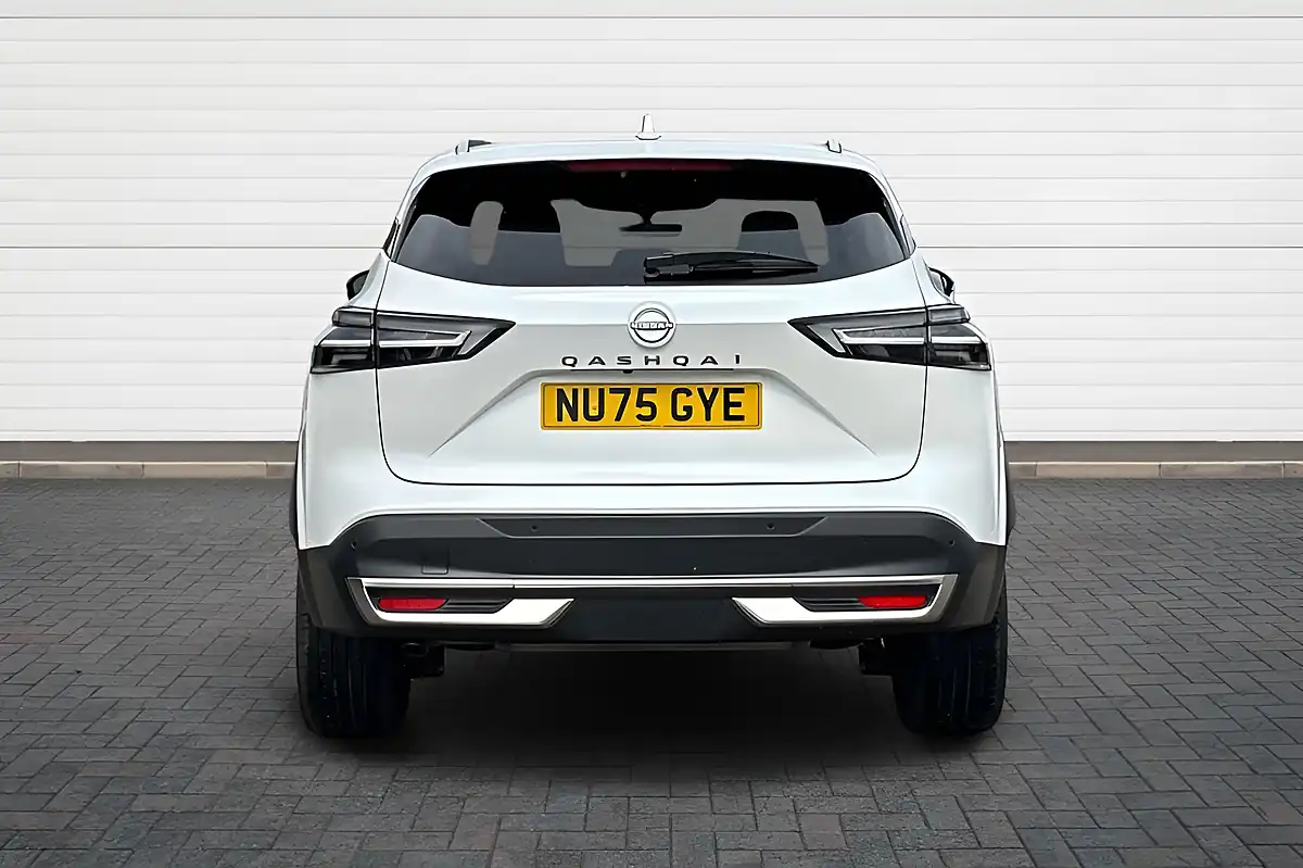 Used 2025 Nissan Qashqai N-Connecta Pearl White - Interior and Exterior details 4