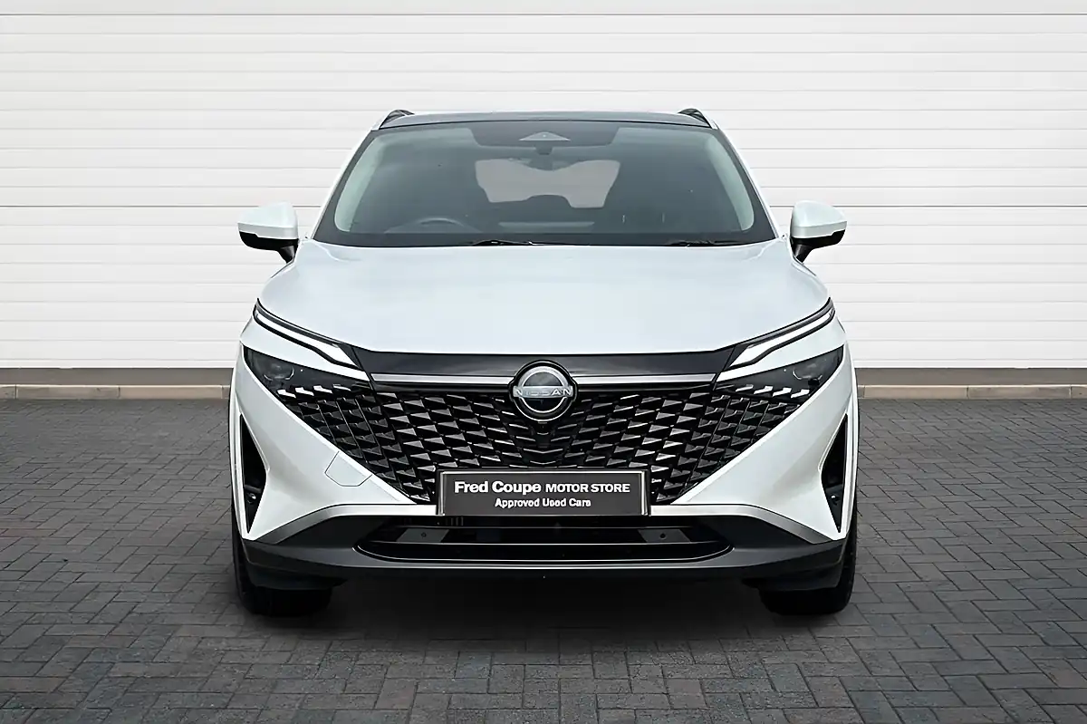Used 2025 Nissan Qashqai N-Connecta Pearl White - Interior and Exterior details 8