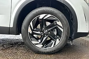 Used 2025 Nissan Qashqai N-Connecta Pearl White - Interior and Exterior details 9