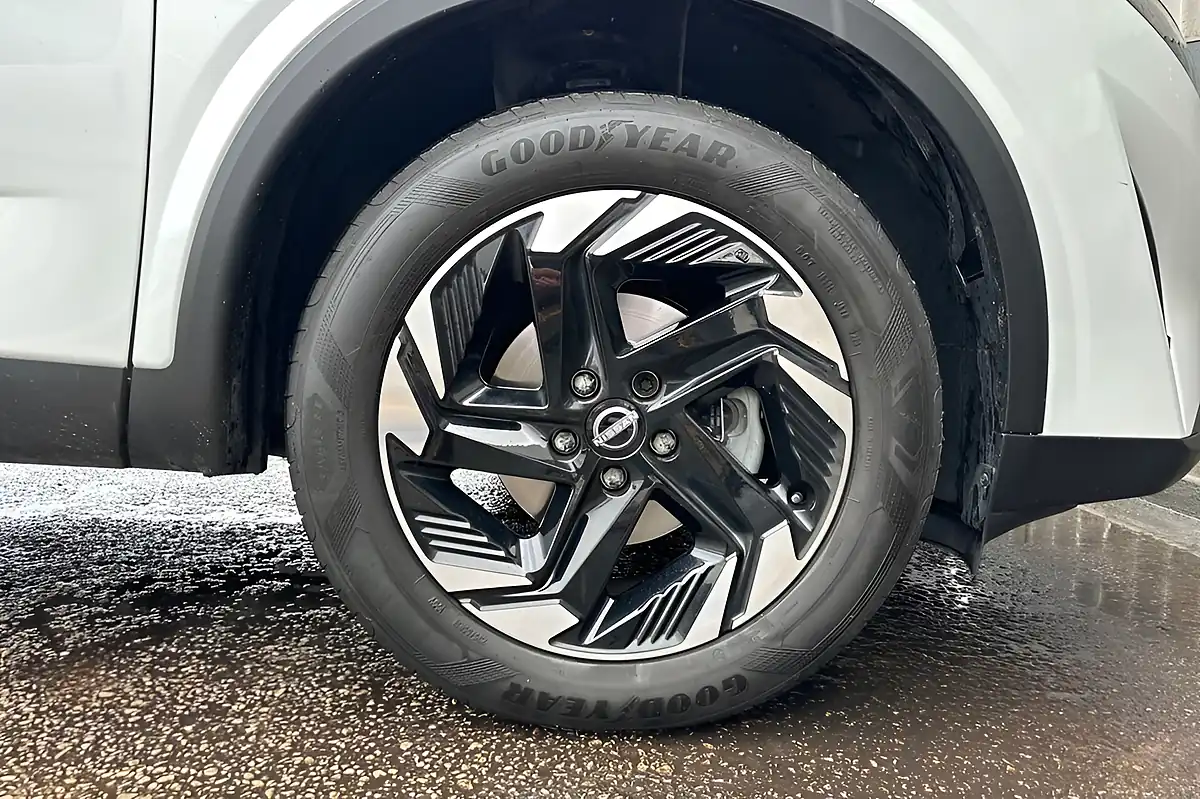 Used 2025 Nissan Qashqai N-Connecta Pearl White - Interior and Exterior details 9