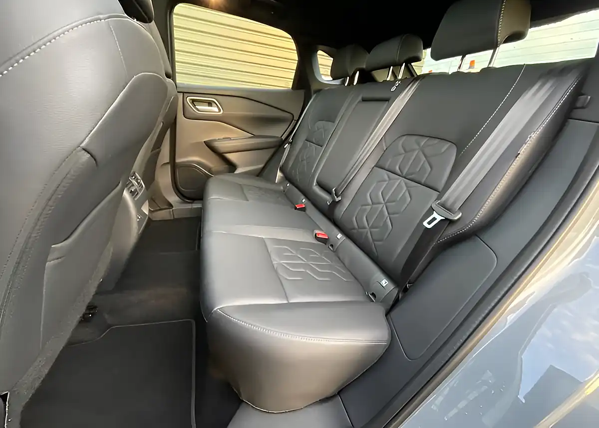 Used 2025 Nissan Qashqai Tekna Grey - Interior and Exterior details 13