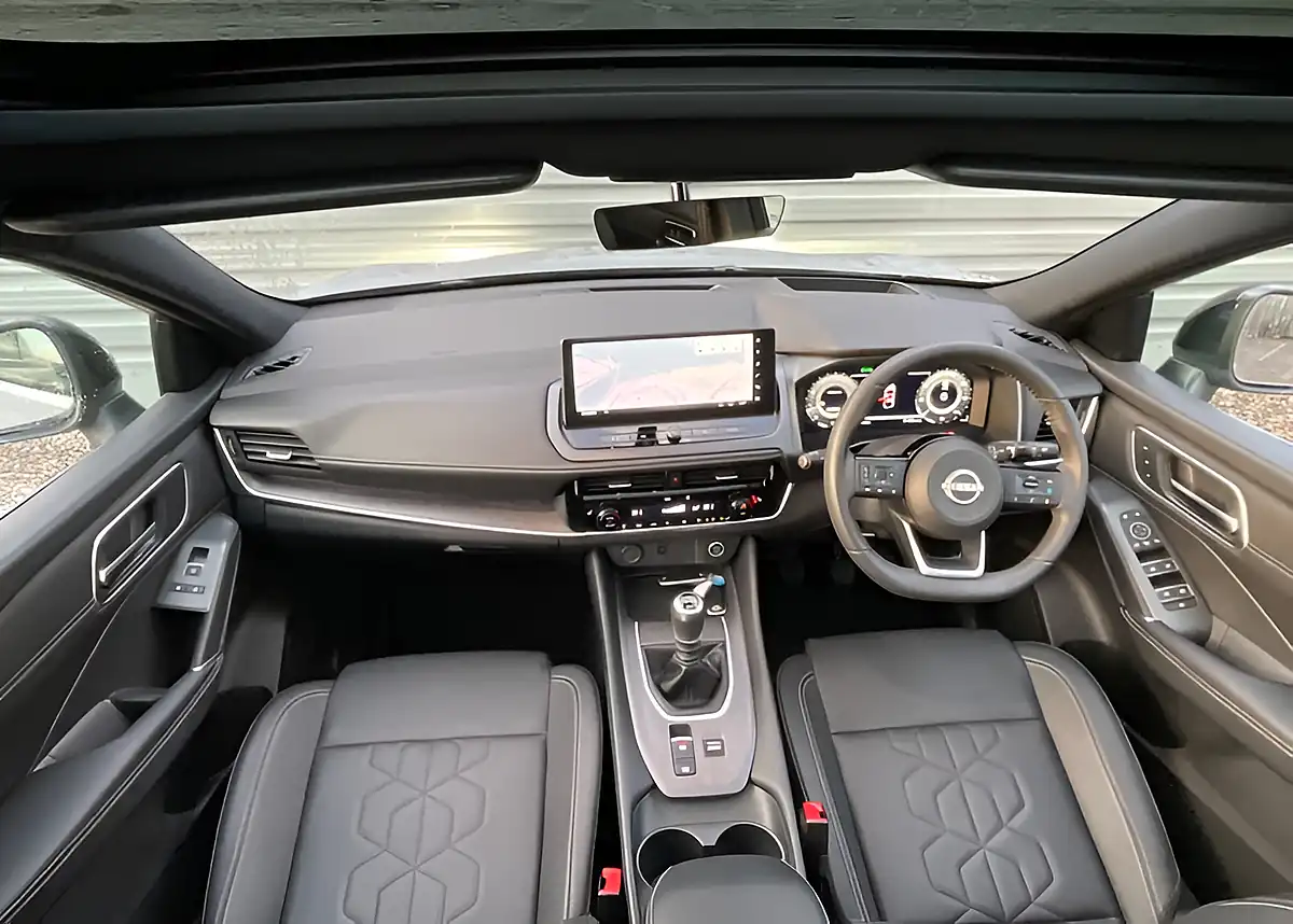 Used 2025 Nissan Qashqai Tekna Grey - Interior and Exterior details 15