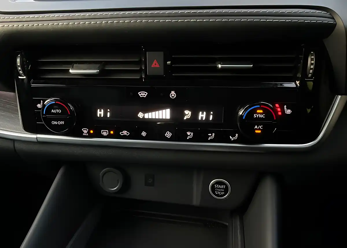 Used 2025 Nissan Qashqai Tekna Grey - Interior and Exterior details 17