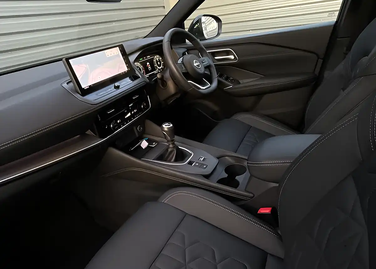 Used 2025 Nissan Qashqai Tekna Grey - Interior and Exterior details 8