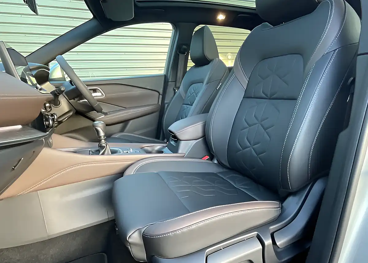 Used 2025 Nissan Qashqai Tekna Silver - Interior and Exterior details 10
