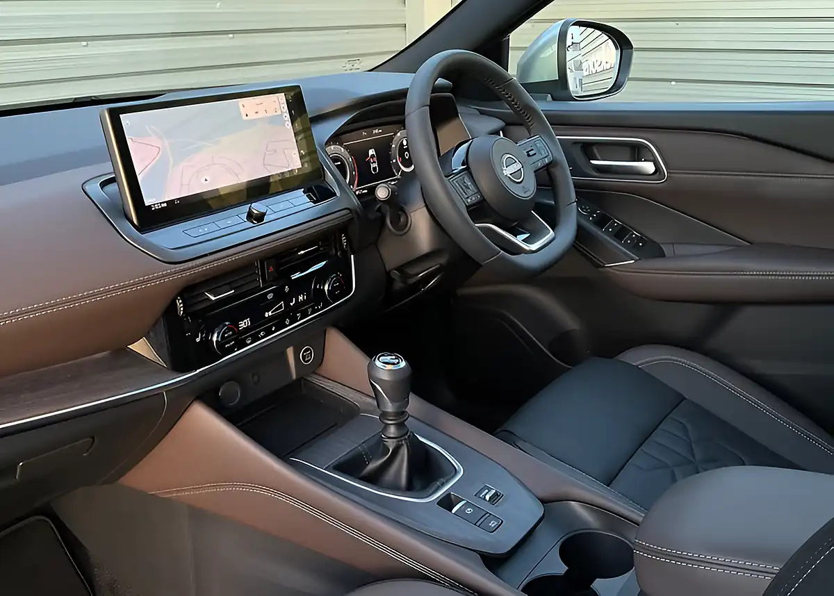 Used 2025 Nissan Qashqai Tekna Silver - Interior and Exterior details 11