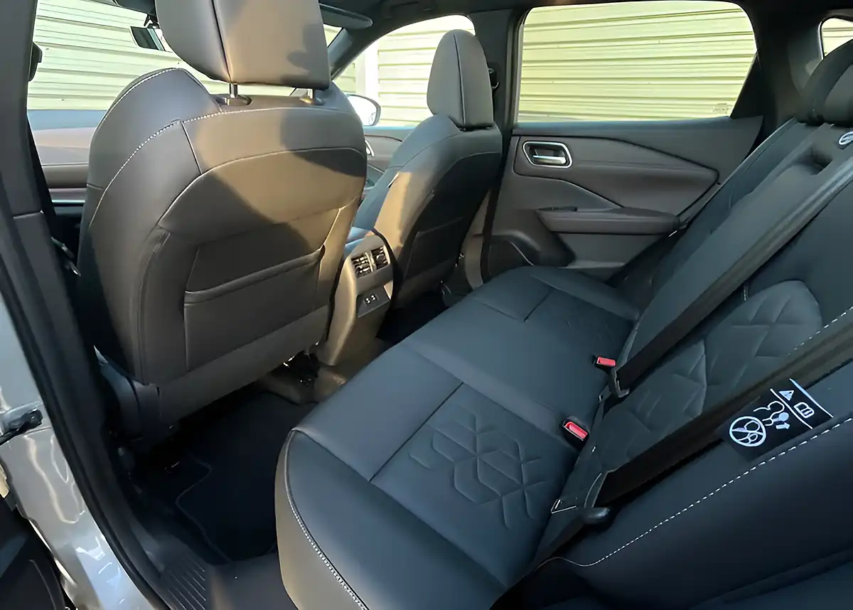 Used 2025 Nissan Qashqai Tekna Silver - Interior and Exterior details 18