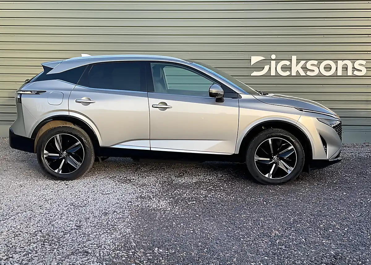 Used 2025 Nissan Qashqai Tekna Silver - Interior and Exterior details 4