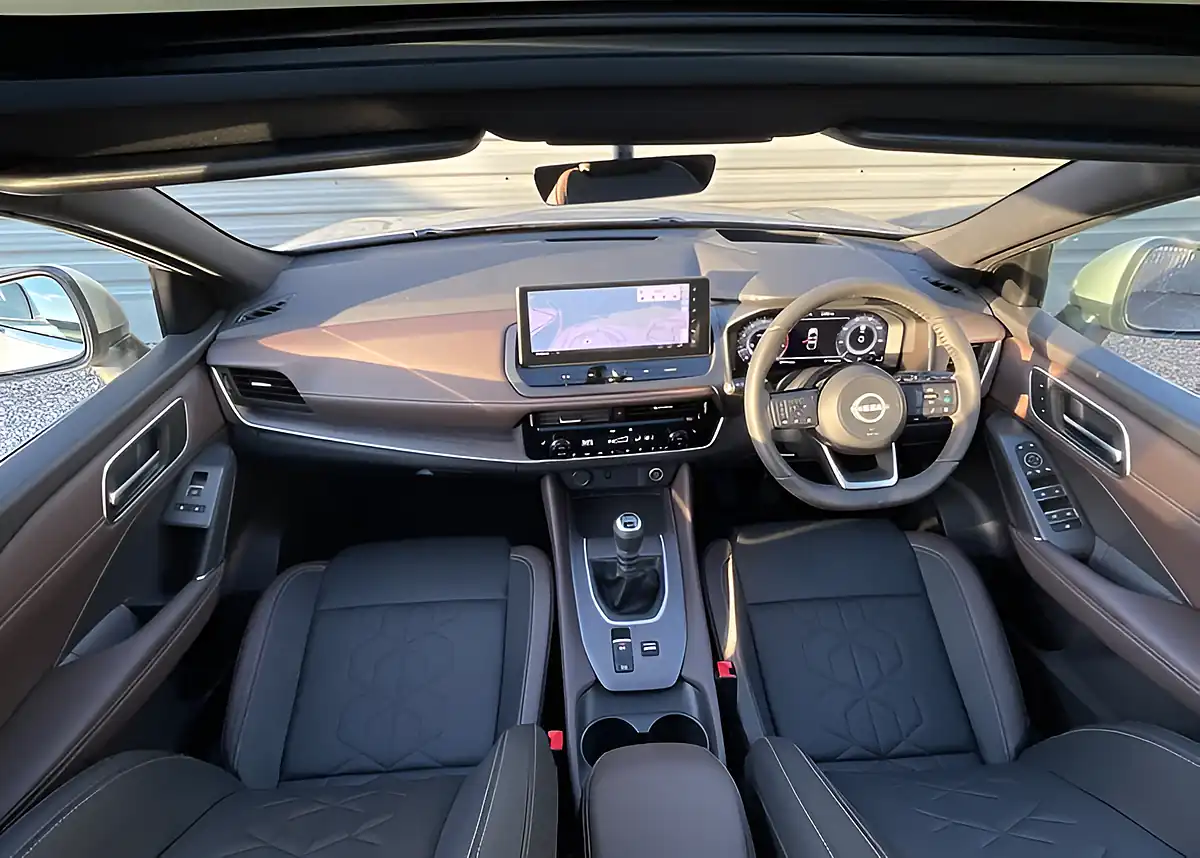 Used 2025 Nissan Qashqai Tekna Silver - Interior and Exterior details 9