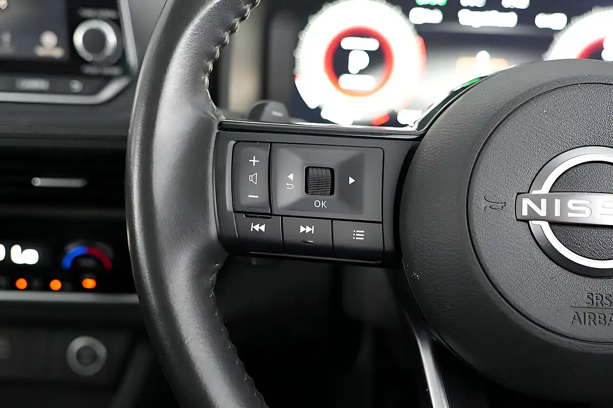 Used 2025 Nissan X-Trail Acenta Premium White - Interior and Exterior details 11