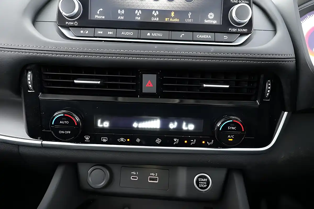 Used 2025 Nissan X-Trail Acenta Premium White - Interior and Exterior details 16