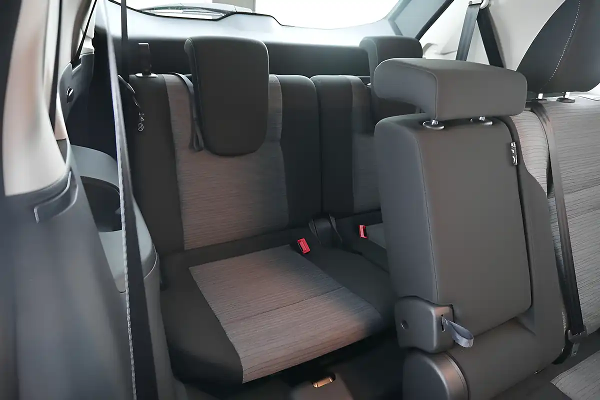 Used 2025 Nissan X-Trail Acenta Premium White - Interior and Exterior details 10