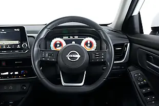Used 2025 Nissan X-Trail Acenta Premium White - Interior and Exterior details 18