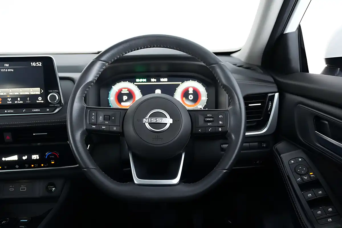 Used 2025 Nissan X-Trail Acenta Premium White - Interior and Exterior details 18