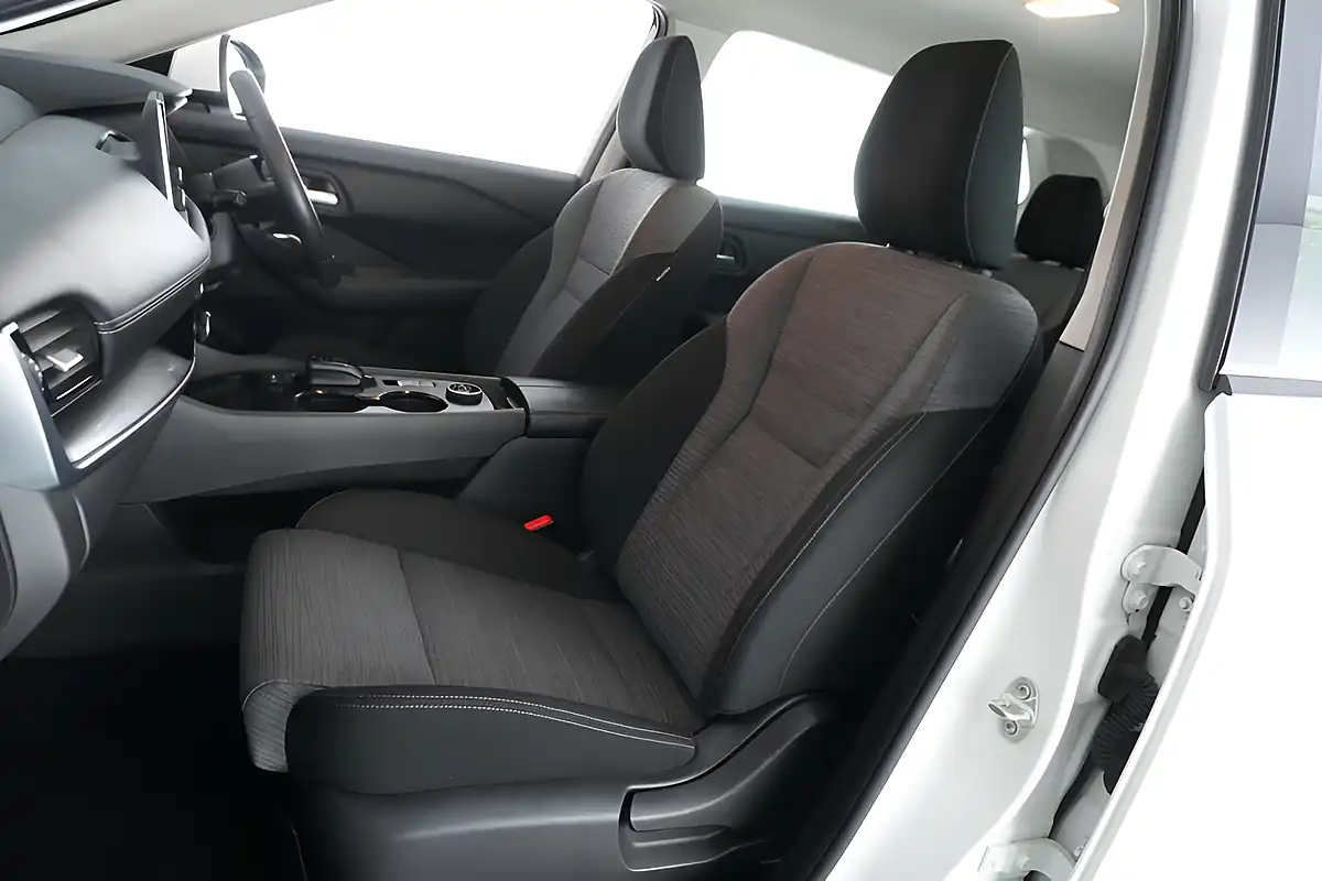 Used 2025 Nissan X-Trail Acenta Premium White - Interior and Exterior details 19