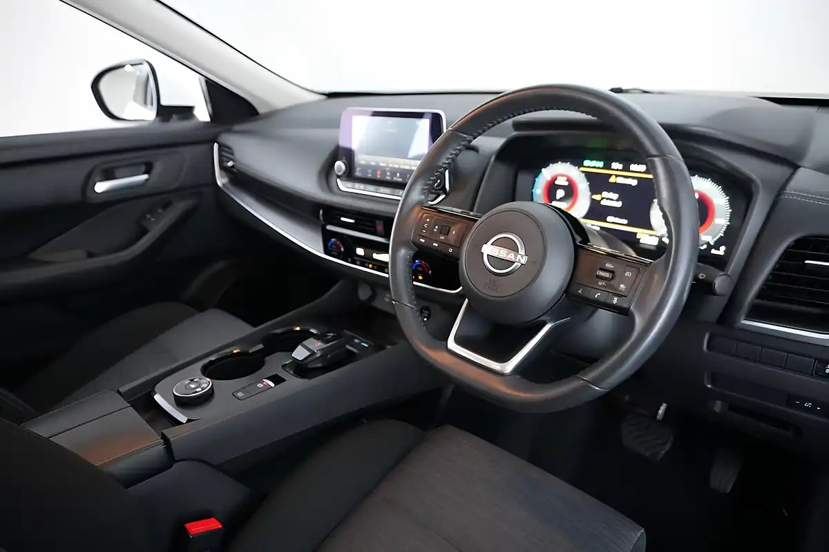Used 2025 Nissan X-Trail Acenta Premium White - Interior and Exterior details 2