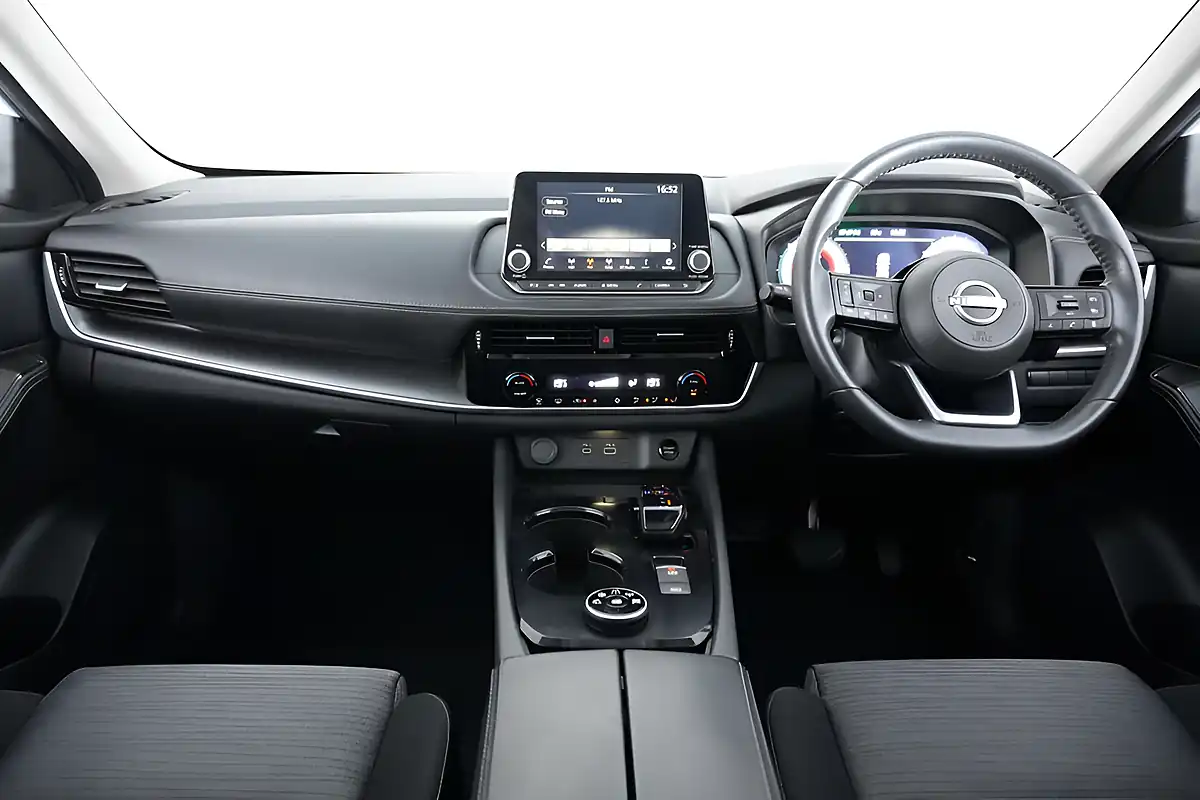 Used 2025 Nissan X-Trail Acenta Premium White - Interior and Exterior details 9