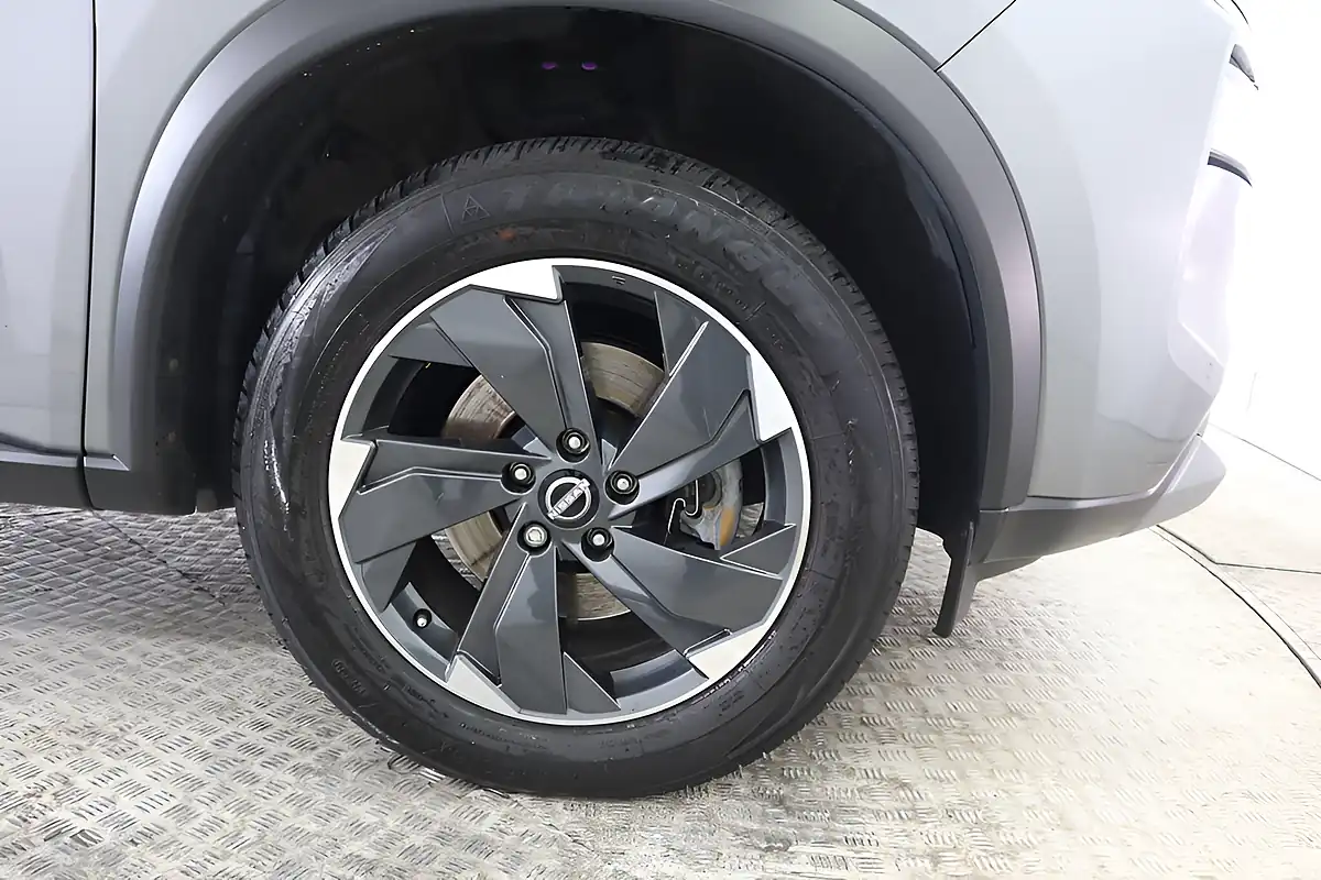 Used 2025 Nissan X-Trail N-Connecta Grey - Interior and Exterior details 15