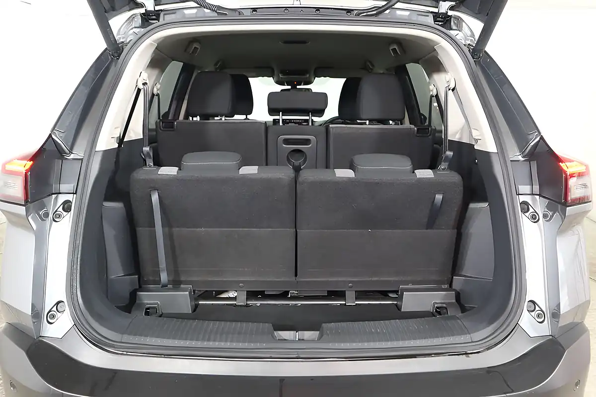 Used 2025 Nissan X-Trail N-Connecta Grey - Interior and Exterior details 18