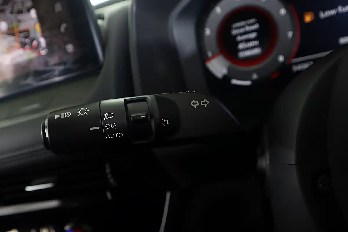 Used 2025 Nissan X-Trail N-Connecta White - Interior and Exterior details 12