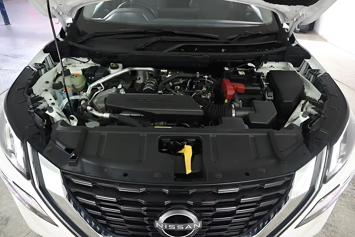 Used 2025 Nissan X-Trail N-Connecta White - Interior and Exterior details 13