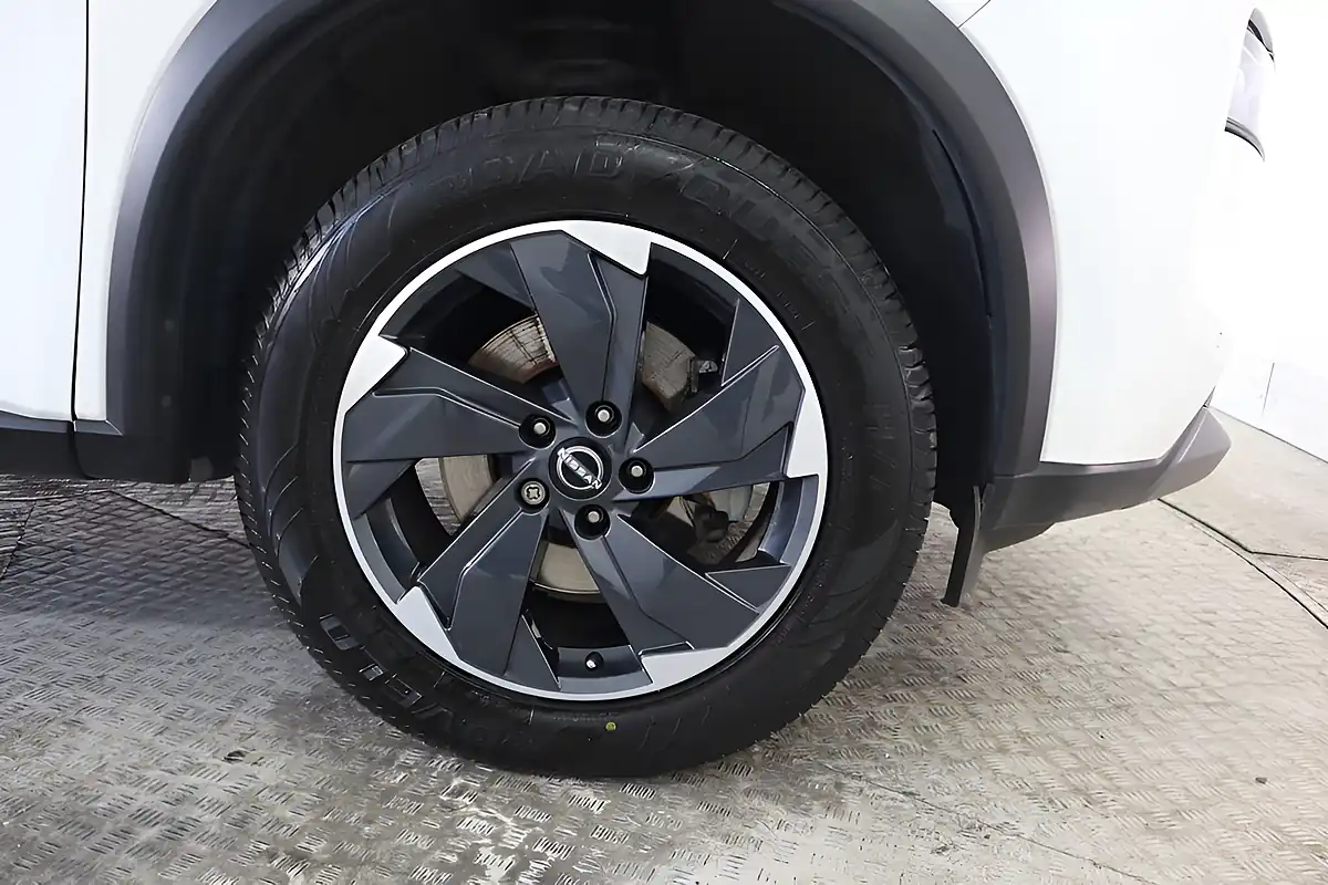 Used 2025 Nissan X-Trail N-Connecta White - Interior and Exterior details 14