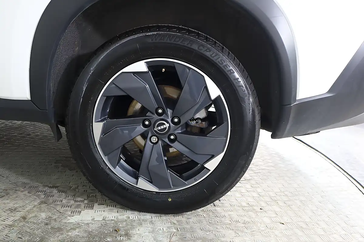 Used 2025 Nissan X-Trail N-Connecta White - Interior and Exterior details 15