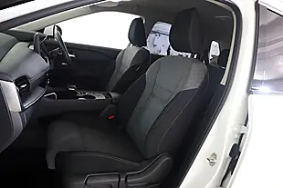 Used 2025 Nissan X-Trail N-Connecta White - Interior and Exterior details 18