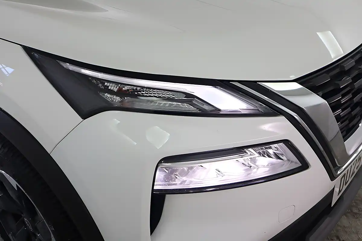 Used 2025 Nissan X-Trail N-Connecta White - Interior and Exterior details 19